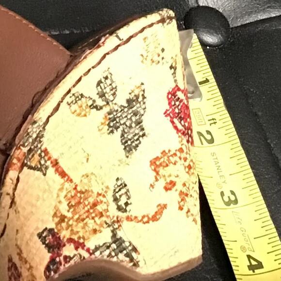 Born Platform Sandals With Floral Print 7 - Picture 2 of 5